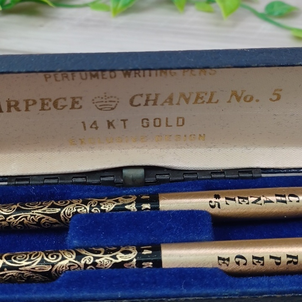 Vintage Perfumed Writing Pens In Case - Picture 2 of 9